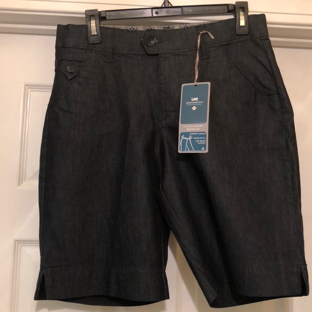 Ladies Lee indigo rinse Bermuda Shorts, size 8M